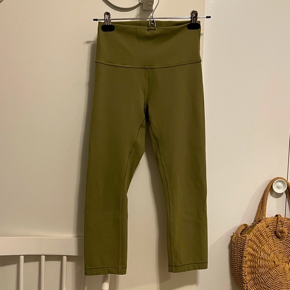 Lululemon Wunder Train Leggings - Picture 4 of 6